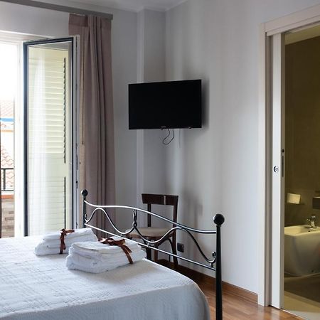 Torrevarata - Guest Rooms Santa Teresa Di Riva Dış mekan fotoğraf