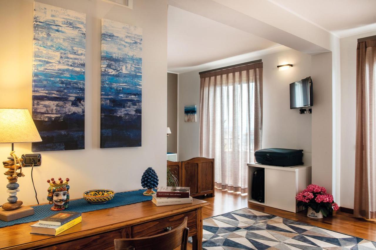 Torrevarata - Guest Rooms Santa Teresa Di Riva Dış mekan fotoğraf