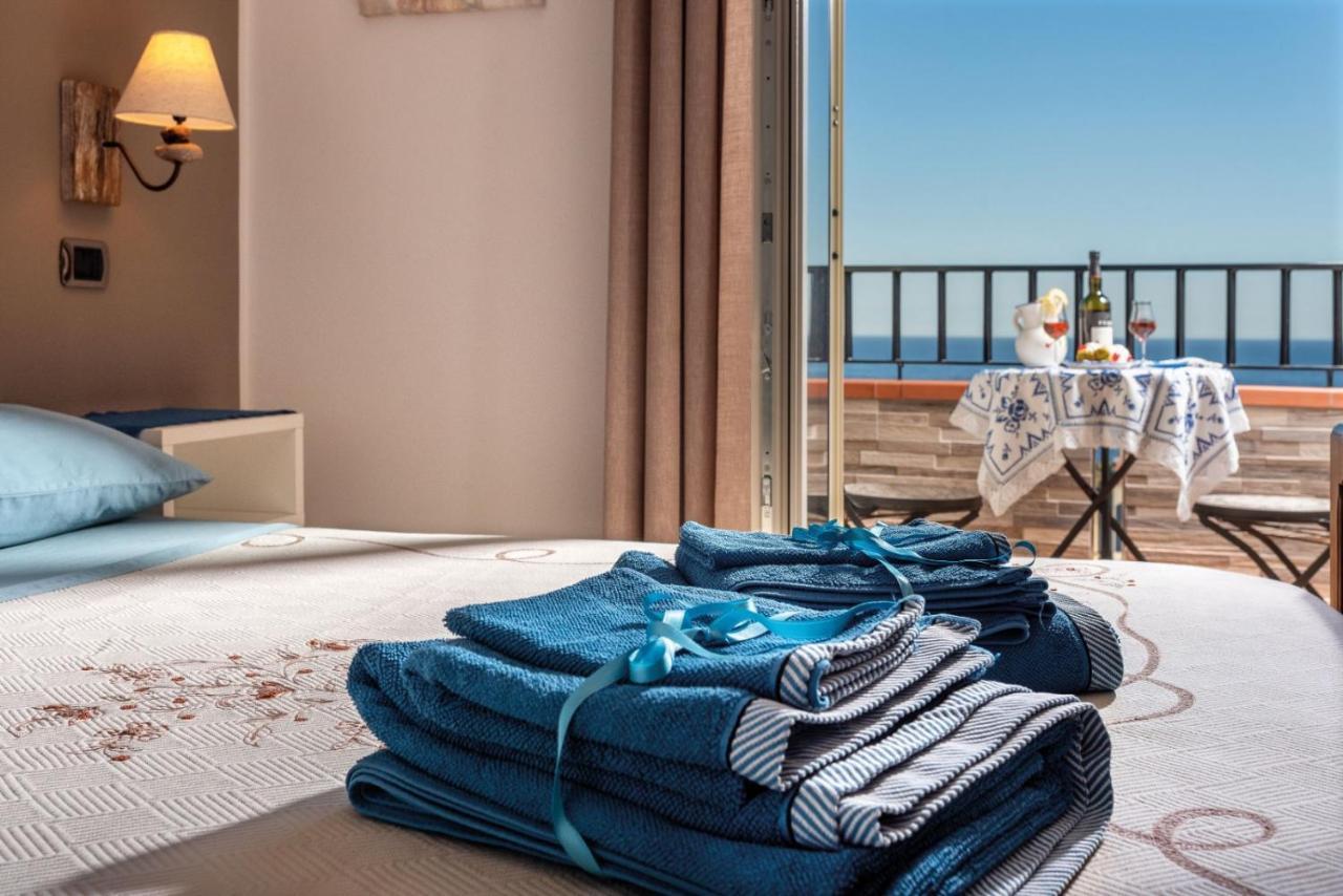 Torrevarata - Guest Rooms Santa Teresa Di Riva Dış mekan fotoğraf