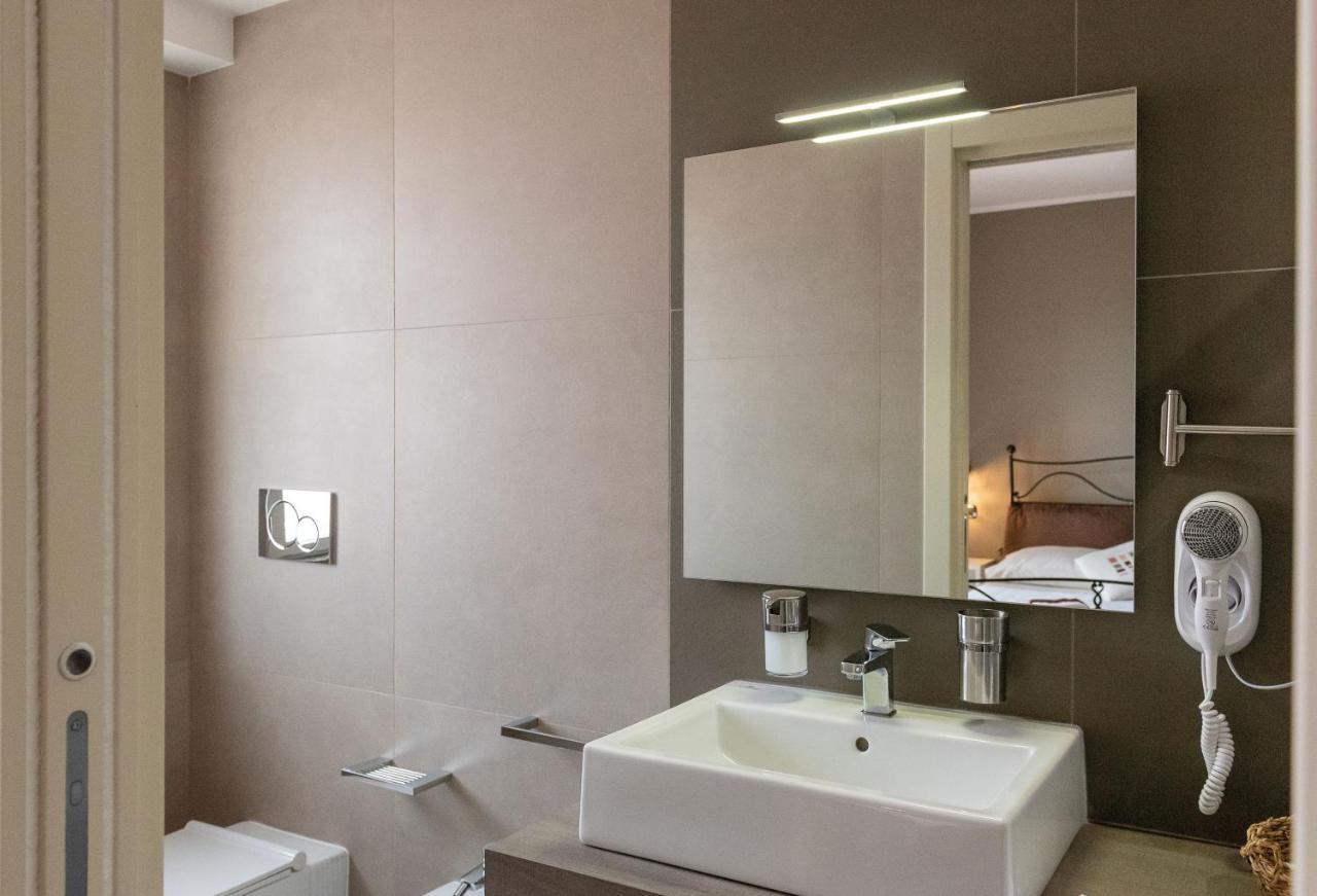 Torrevarata - Guest Rooms Santa Teresa Di Riva Dış mekan fotoğraf